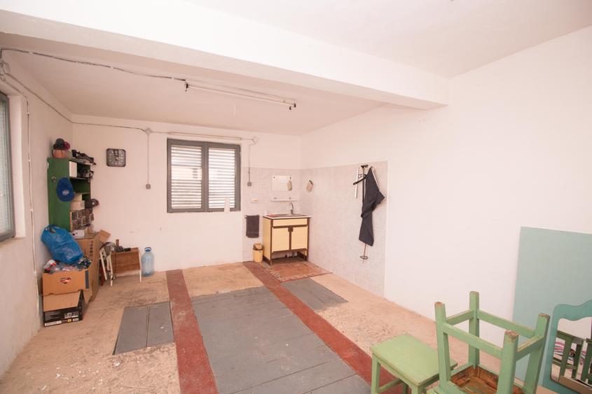 Apartament 4 camere cu scara interioara si garaj zona centrala - 13