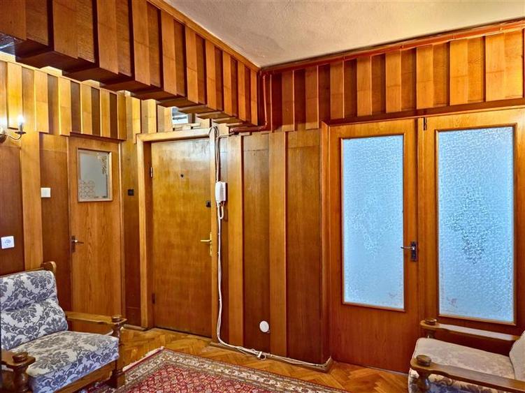 Apartament cu 3 camere decomandat în 1 Mai