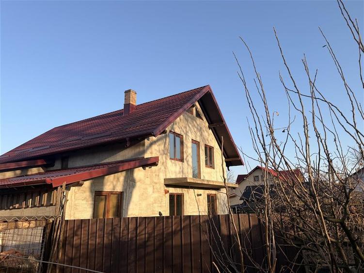 Vilă în Pătrăuți + 8400mp teren - 8