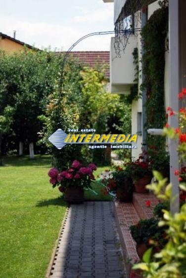 Casa superba de vanzare cu 8 camere in Alba Iulia zona Centrala - 9