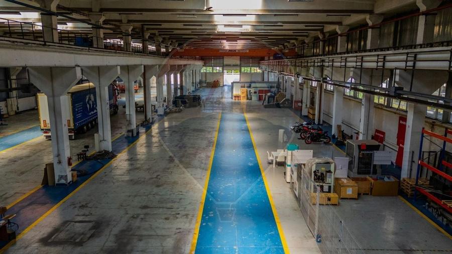 2 tronsoane hala |2 poduri rulante 10/18 T, Parcare, Productie\depozit - 2