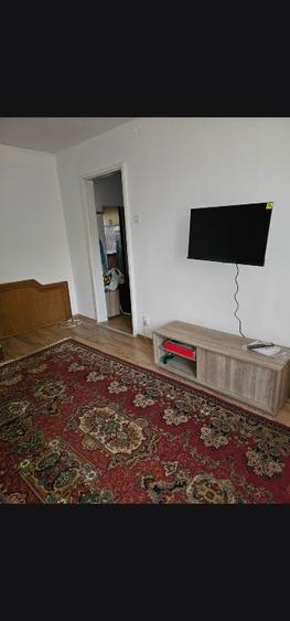 De vanzare garsoniera decomandata  pe Calea Bucuresti 87 vis a vis de ACR - 5