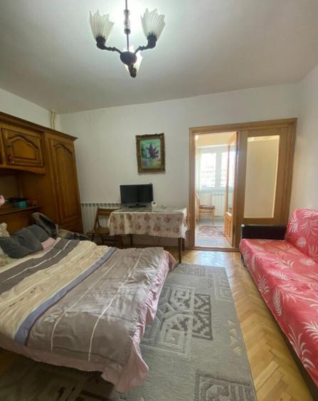 Garsoniera vis a vis de Hala Centrala, etaj 2 - 8