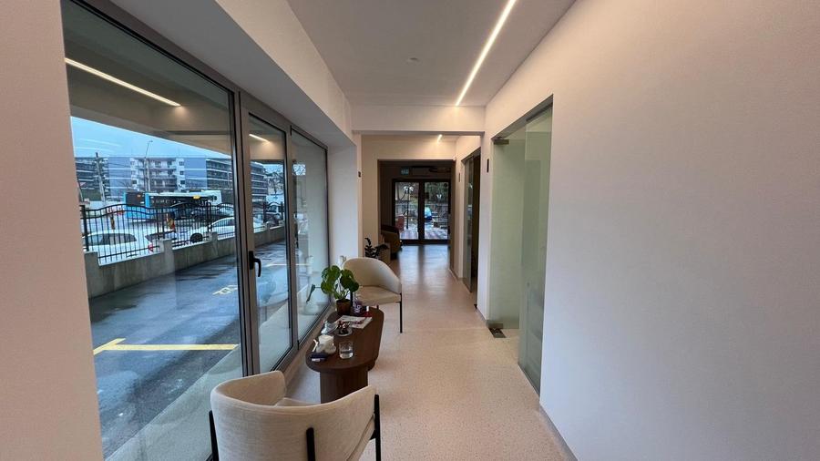 Spațiu comercial de vânzare – 247 mp utili, împărțiți în 2 unități independente - 12