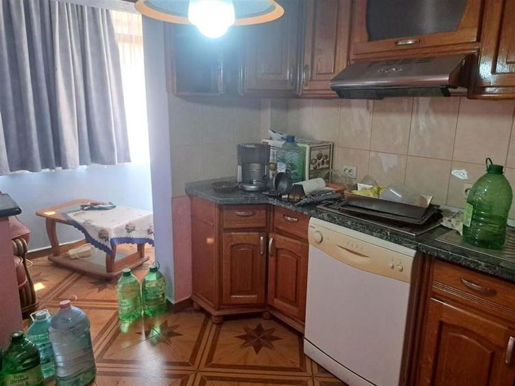 RECO Apartament cu 3 camere, decomandat, etaj1 in Balc - 6