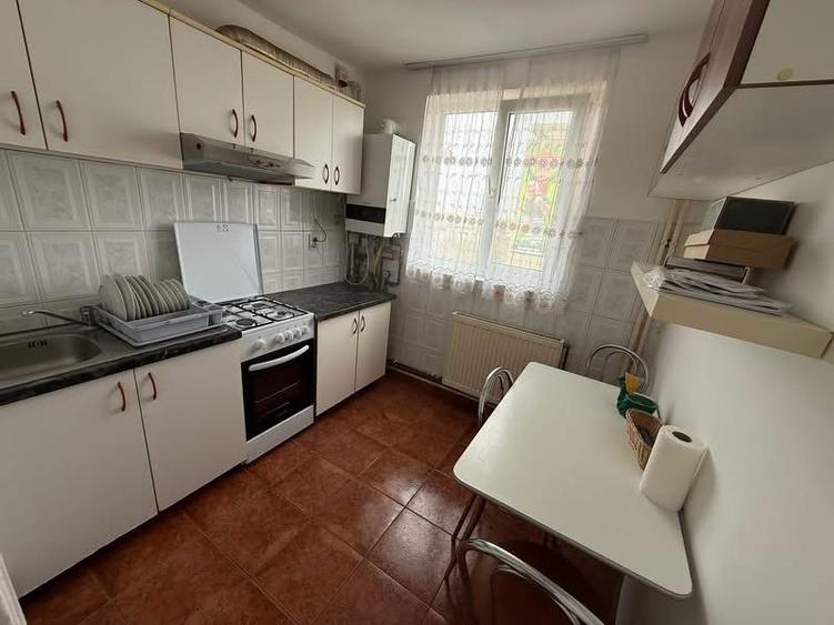 Inchiriez apartament 2 camere - 2