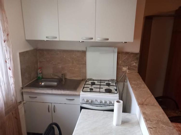 Inchiriez garsoniera la curte - 8