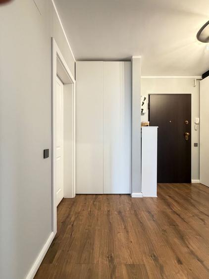 Apartament cu 3 camere semidecomandat, mobilat în Europa