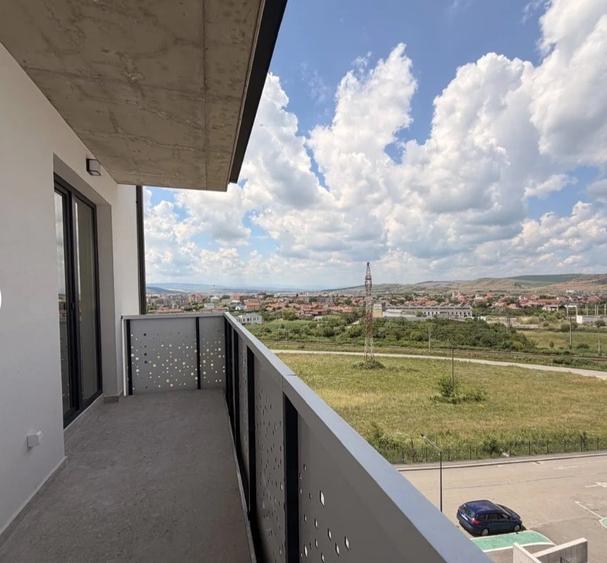 Apartament cu 3 camere decomandat în Florești