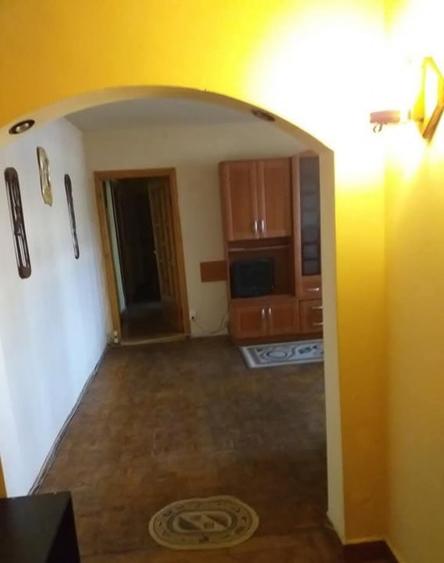 Apartament cu 3 camere semidecomandat, mobilat în Drumul Taberei