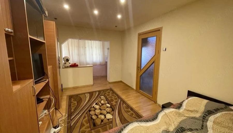 Garsonieră decomandată în Central