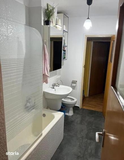 Apartament cu 3 camere decomandat în Titan
