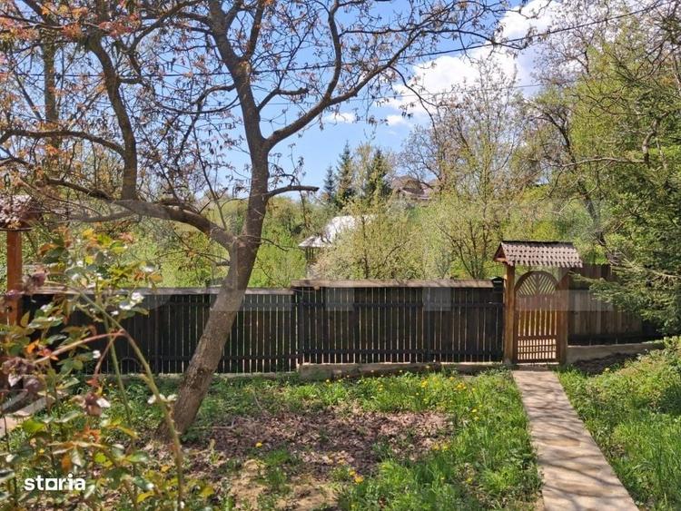 Casă cu 3 camere în Podu Corbului