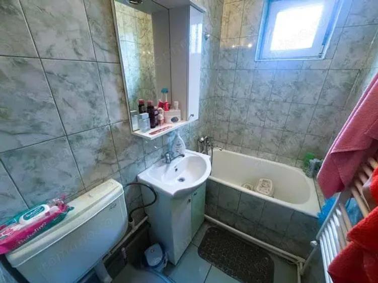 Apartament cu 4 camere decomandat în Drăgănești-Olt
