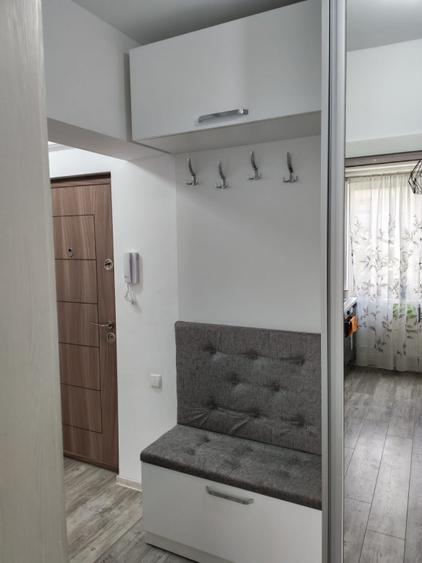 Apartament cu 3 camere semidecomandat, mobilat în Hipodrom