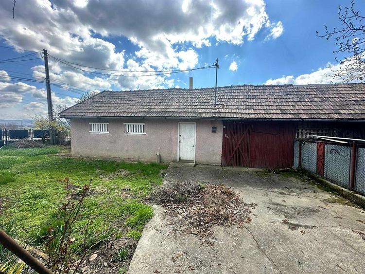 Casă cu 4 camere în Cuzdrioara