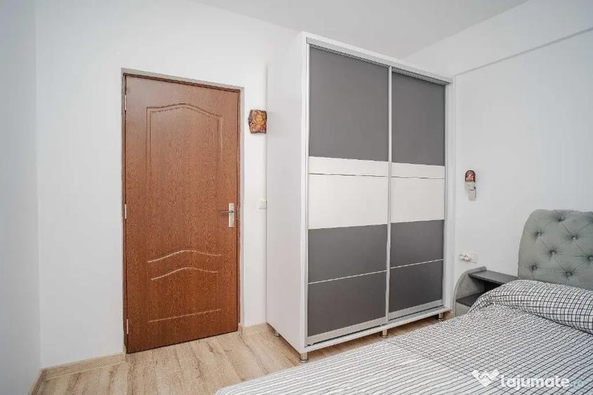 Apartament cu 3 camere decomandat în Rediu