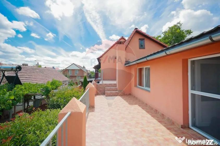 Casă cu 5 camere cu Teren 395 Mp în Central