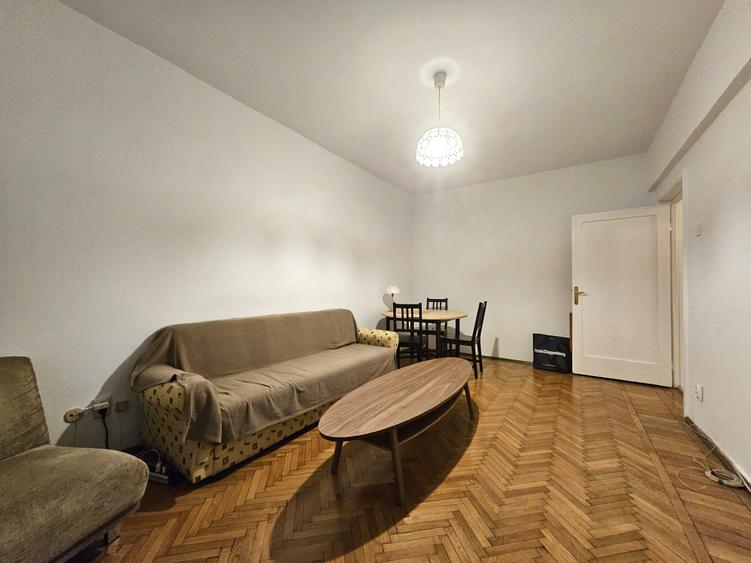 Apartament cu 2 camere decomandat în Capitale