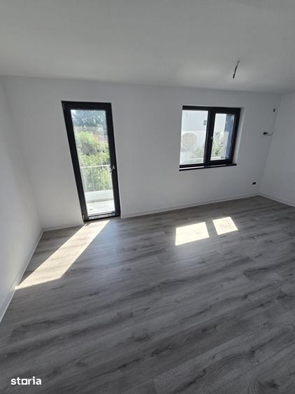 Casă cu 5 camere cu Teren 378 Mp în Corbeanca