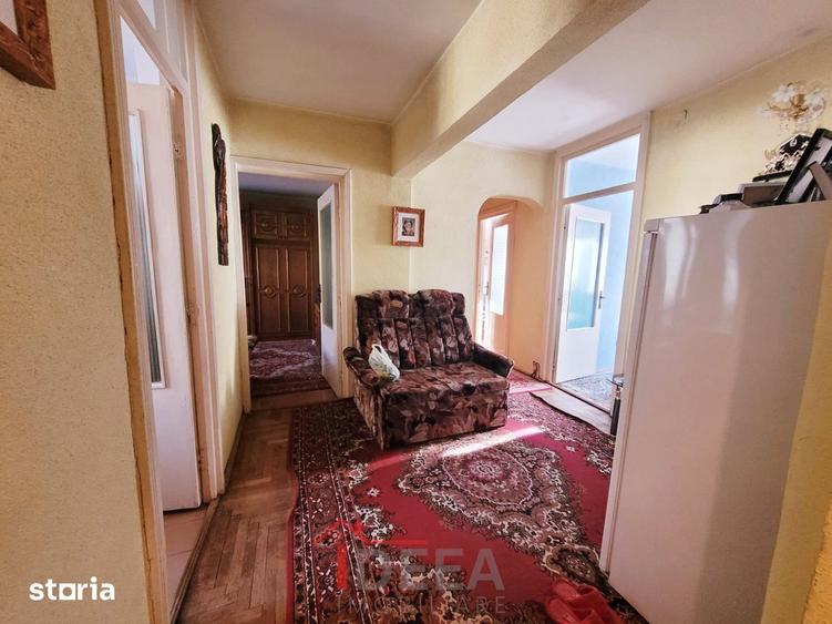 Apartament cu 4 camere decomandat în Central
