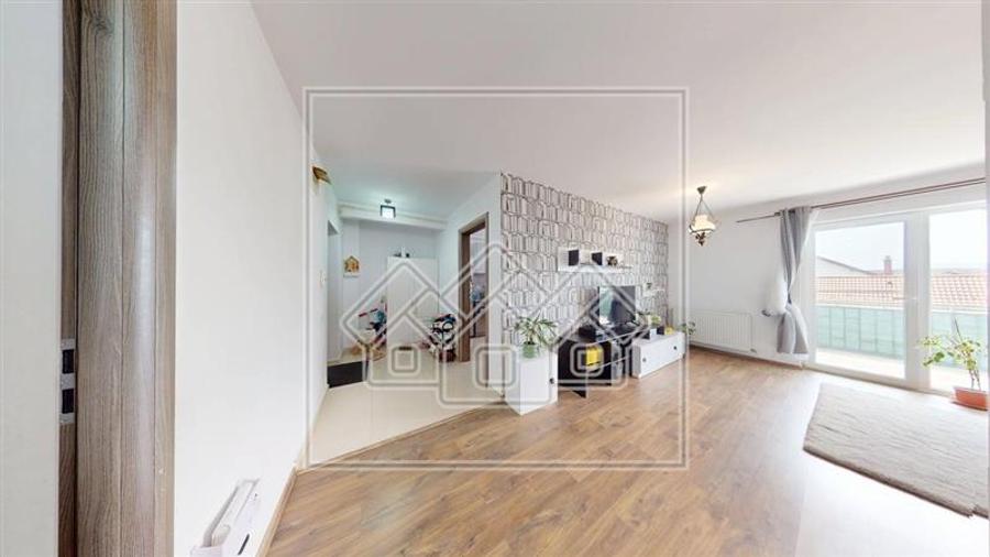 Apartament cu 3 camere decomandat în Șelimbăr