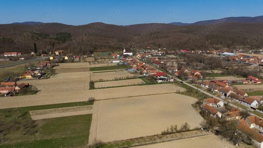 Teren de 2970 mp, în Odvoș