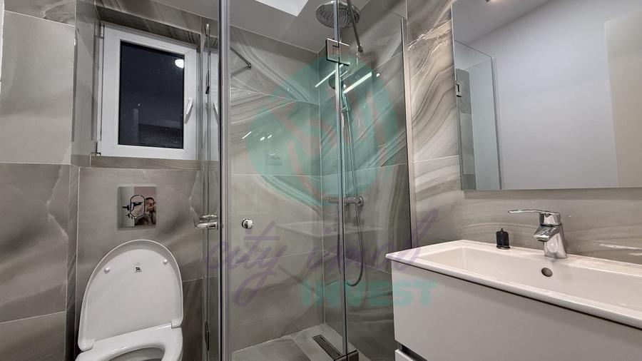 Casă individuală cu 14 camere cu Canalizare în Polonă
