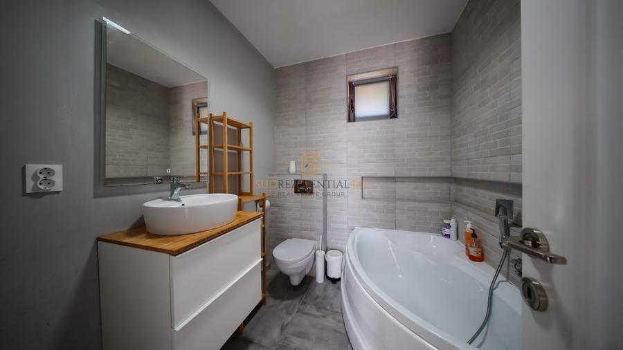 Casă cu 3 camere cu Canalizare în Central