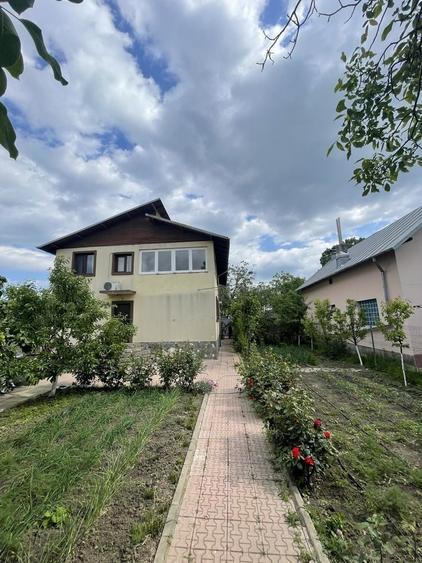Casă cu 4 camere în Mizil