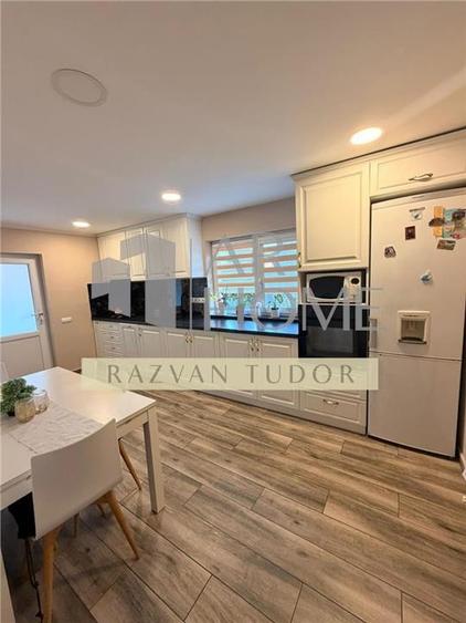 Casa 5 camere , renovata 2020 cu garaj , Ploiesti , central - 24