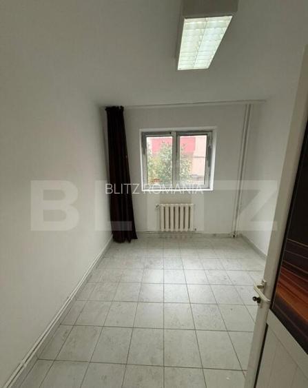 Apartament de vanzare, cu 4 camere, 80 mp, zona Big