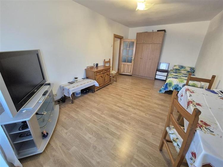 Apartament 3 camere, 2 bai, DECOMANDAT, ETAJ 1, Pacurari - 2