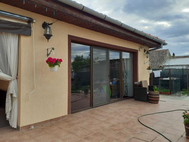 Vand Casa Deosebita cu Gradina Matura si Intimitate Totala (25 km de Timisoara) - 3