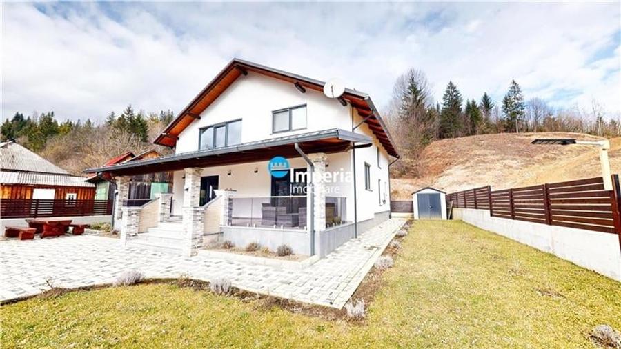 Pensiune de vanzare in zona Sucevita, langa Manastire - 2