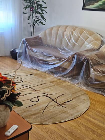 Se inchirieaza in Unirii,aparament cu 3 camere,confort 1,decomandat,etajul 3. - 2