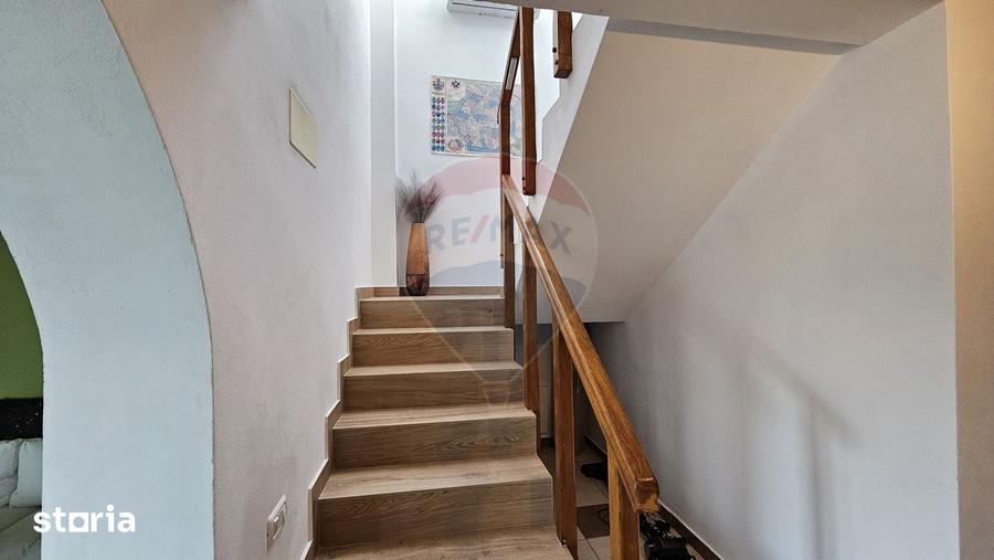 Casă cu 6 camere cu Teren 3614 Mp în Moara