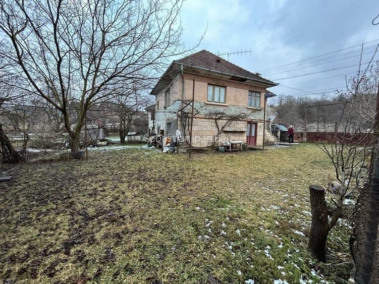 Casa veche in Suceagu cu teren 1715 mp2 Casa veche in Suceagu cu teren 1715 mp2