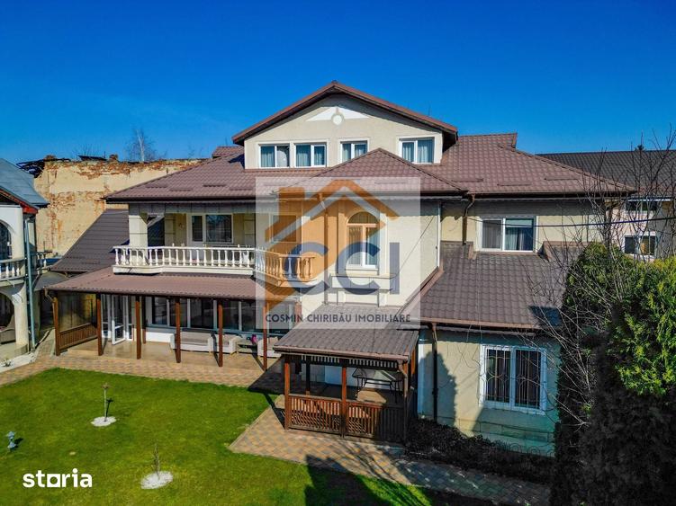 Casă cu 8 camere cu Teren 397 Mp în Central