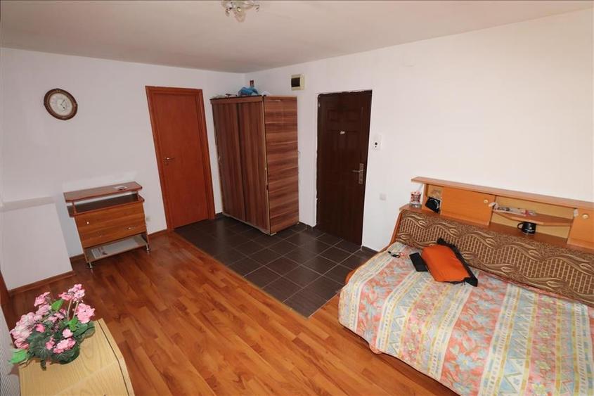 Garsoniera de vanzare in zona Penny Obor , etaj 3 (mansarda) - 3