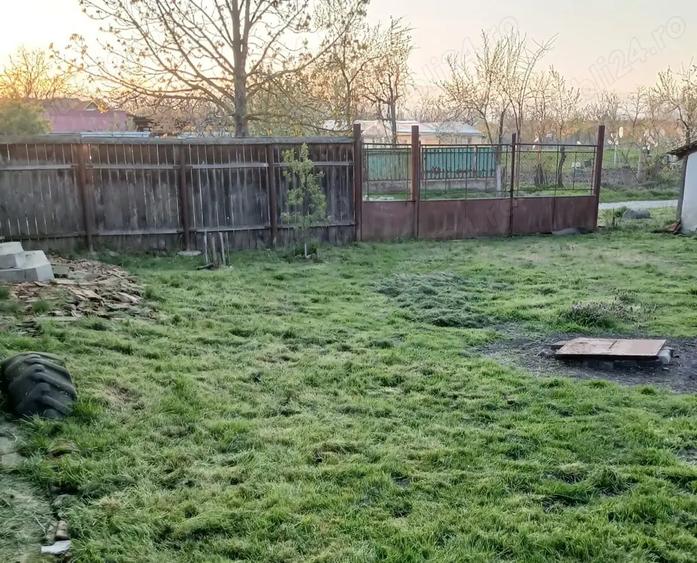 Casa si gradina de vanzare in Hitias la strada principala - 9