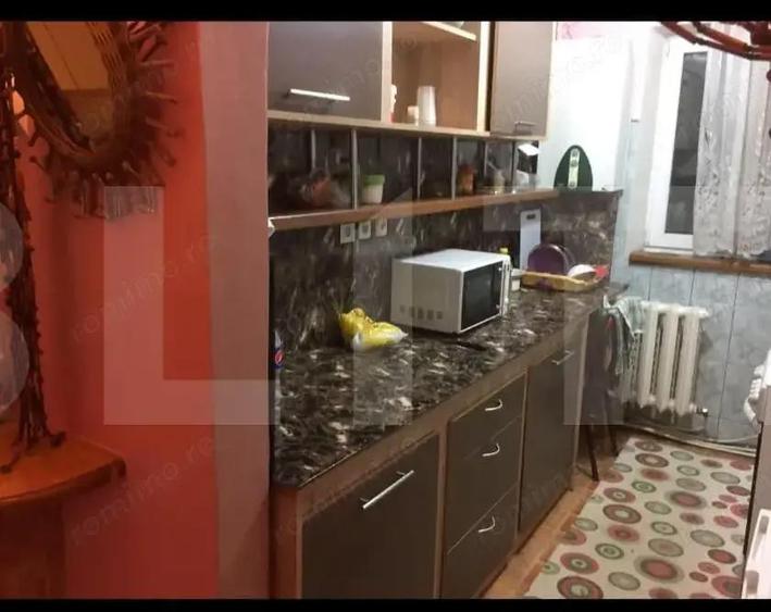 Apartament de vanzare, cu 2 camere, 47 mp, semidecomandat, zona Primaverii - 2
