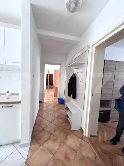Apartament cu 3 camere, etaj 2, zona Calea Moldovei - 3