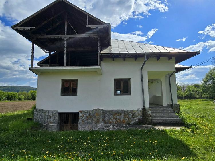 Casa pe fundatie de piatra cu garaj si teren generos in Novaci, Gorj. - 1