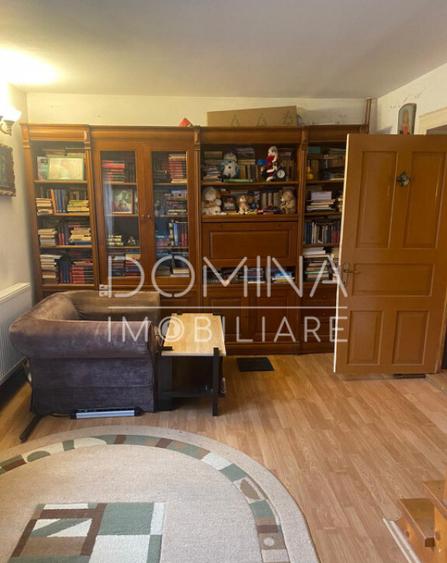 Casa tradi?ionala, in centrul satului Polovragi - 5