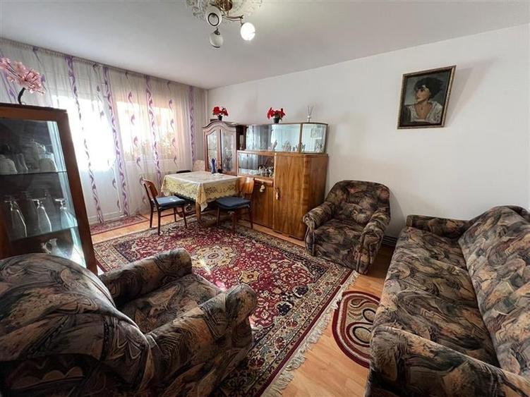 Apartament cu 3 camere decomandat - 70 mp - Zona Adriatica, Str. Aleea Visinului - 3