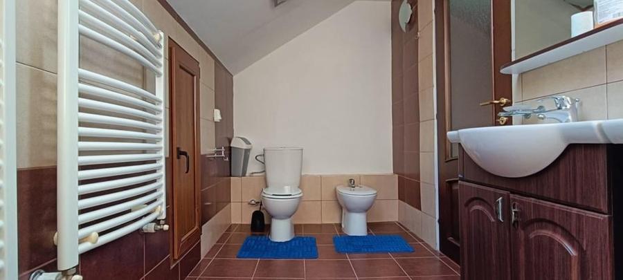 Vand casa cu teren de 900 mp in Harman - 14