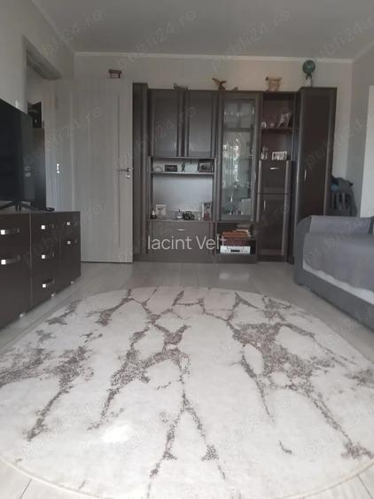 Apartament 2 camere de vanzare - Zona Florilor Apartament 2 camere de vanzare - Zona Florilor