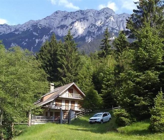La poalele muntilor Piatra Craiului,pe domeniu de 4.000 mp teren, Brasov - 5