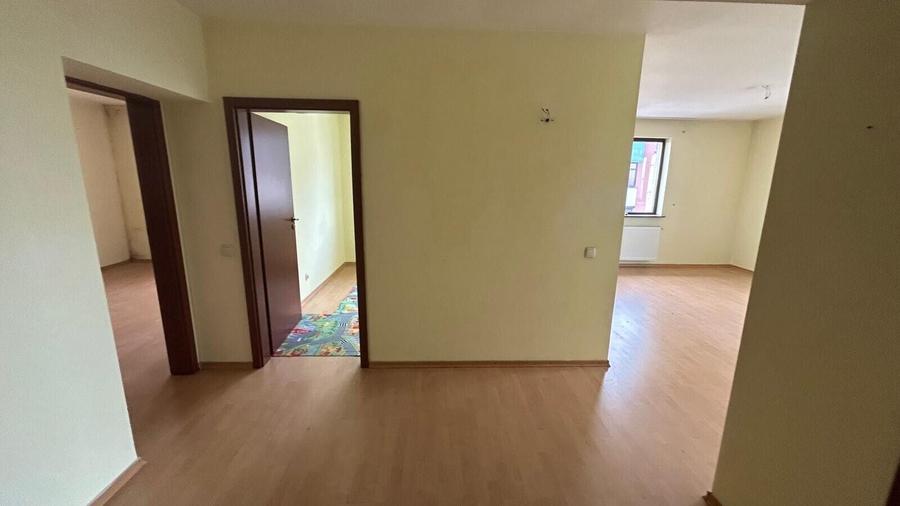 Apartament cu 3 camere decomandat în Olteniței